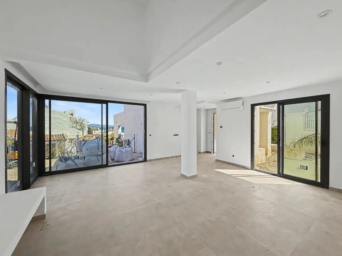 Semi-Detached House for sale in Estepona — photo 1