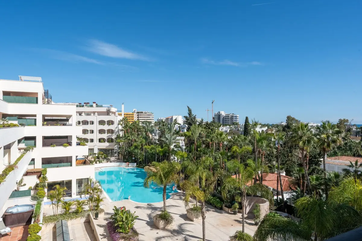 Middle Floor Apartment for sale in Marbella — photo 1
