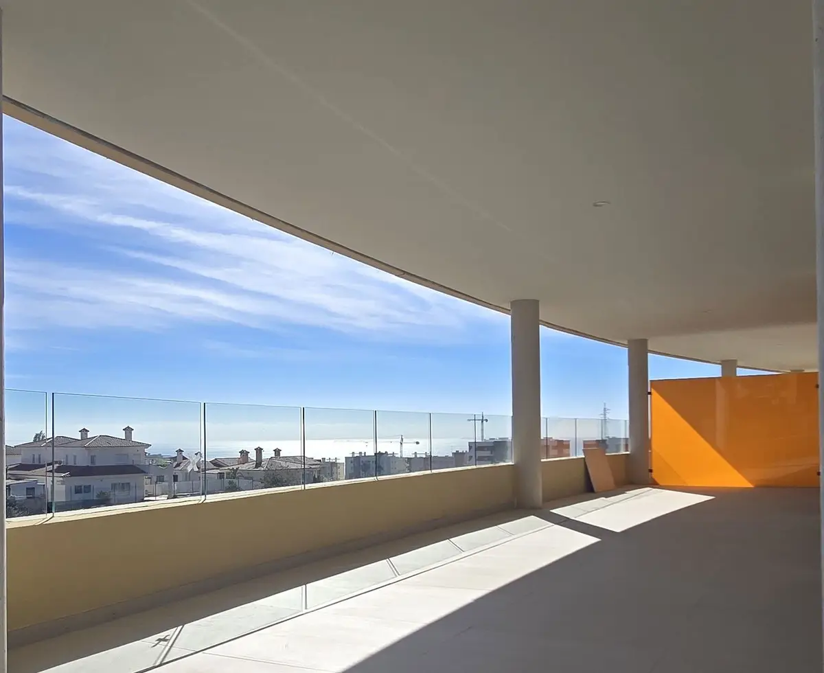 Middle Floor Apartment for sale in Fuengirola — photo 1