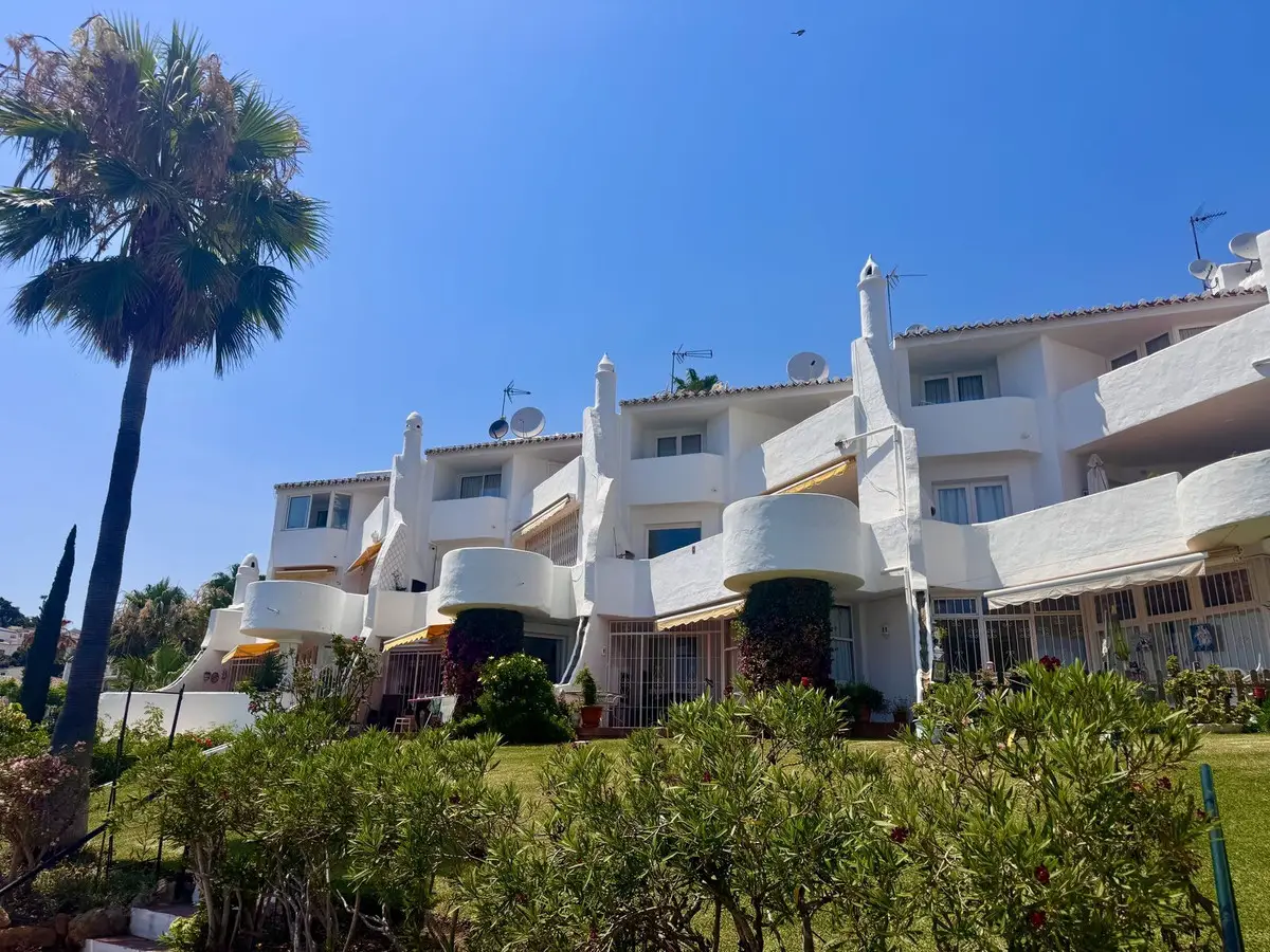Ground Floor Apartment for sale in Calahonda — photo 1