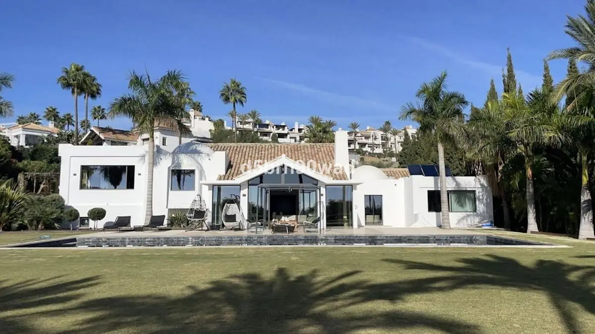 Detached Villa for sale in Benahavís — photo 1