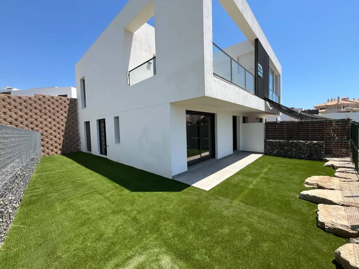 Semi-Detached House for sale in Riviera del Sol — photo 1