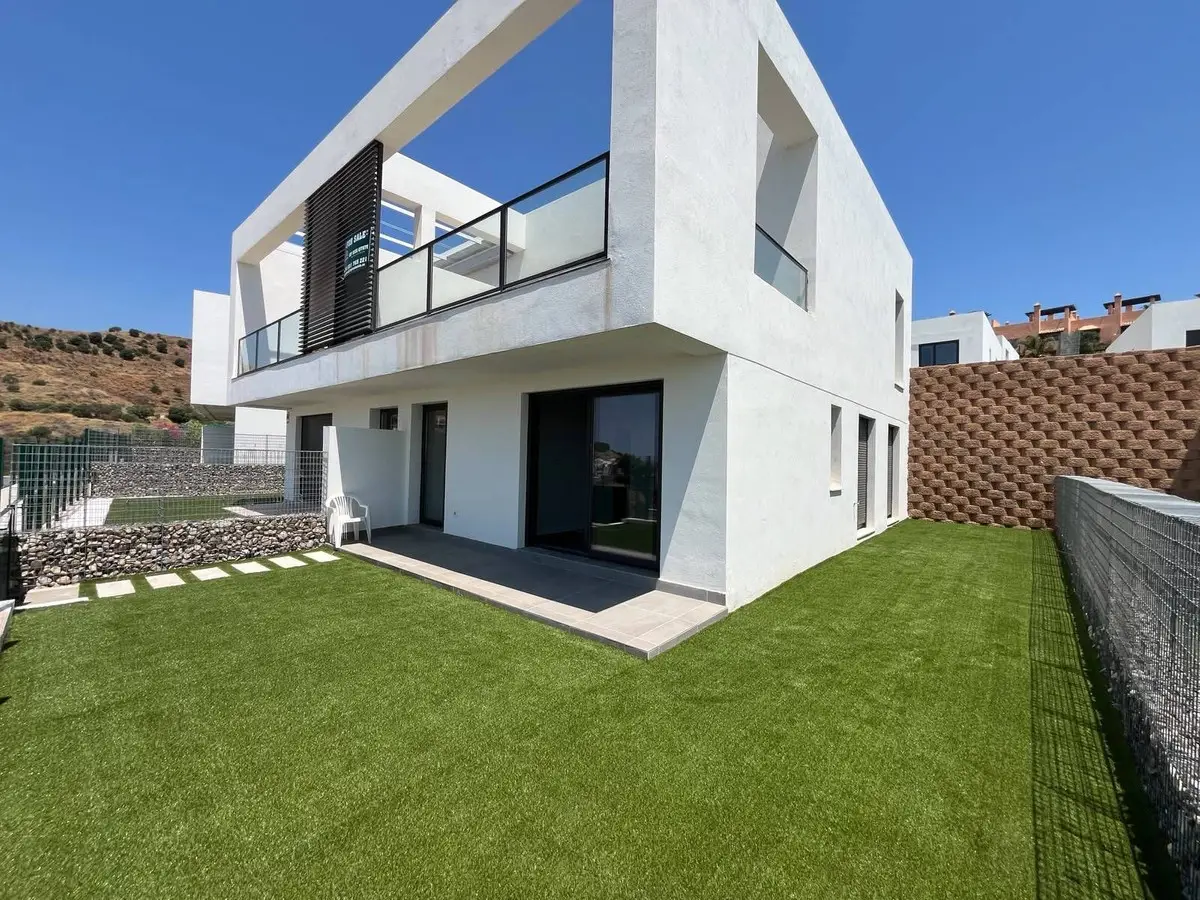Semi-Detached House for sale in Riviera del Sol — photo 1