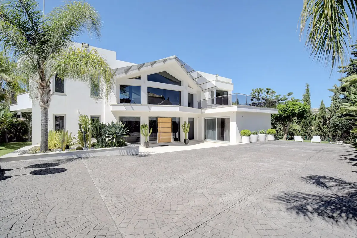 Detached Villa for sale in Nueva Andalucía — photo 1