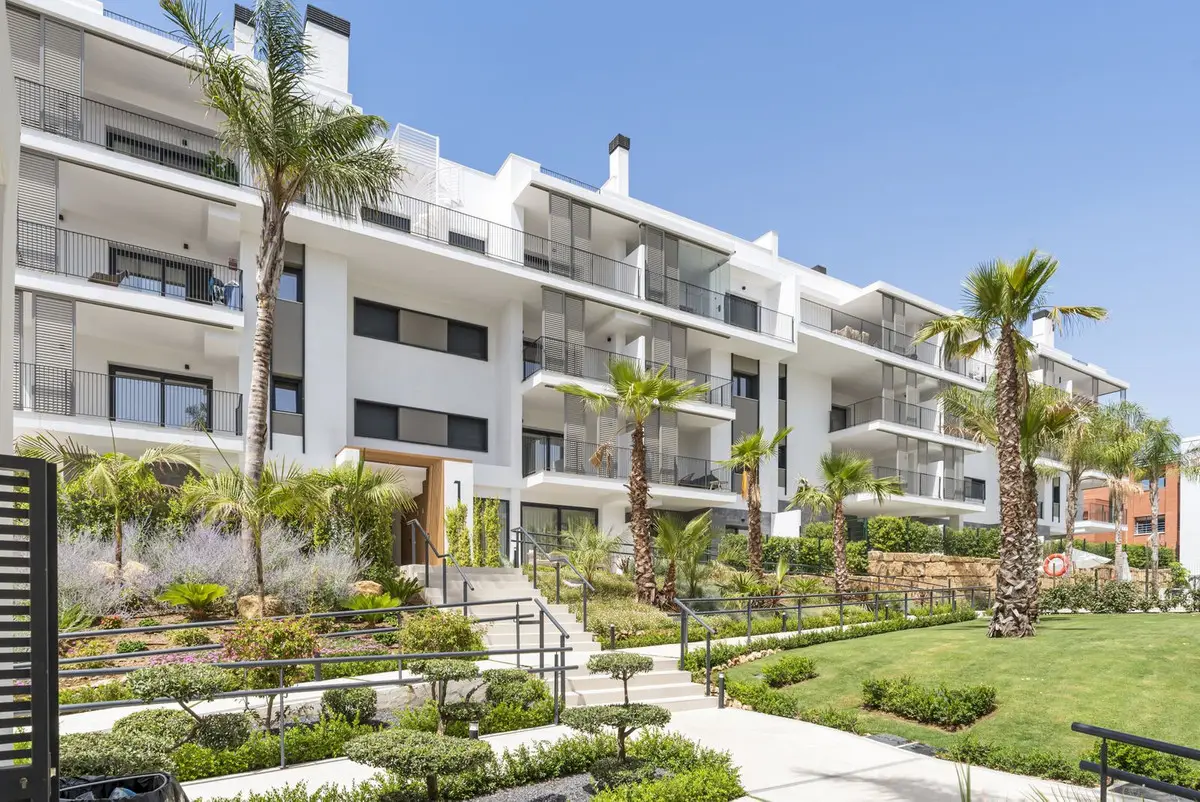 Penthouse for sale in Estepona — photo 1