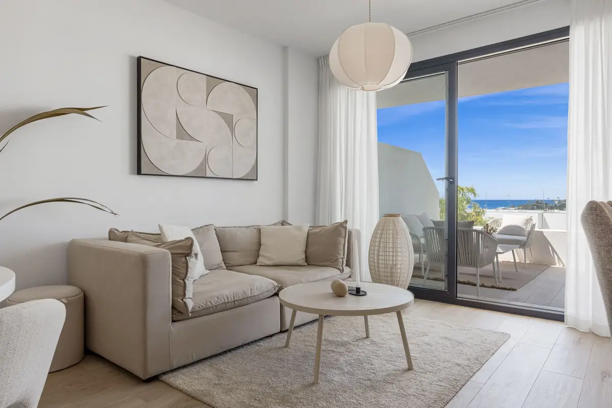 Middle Floor Apartment for sale in Estepona — photo 1