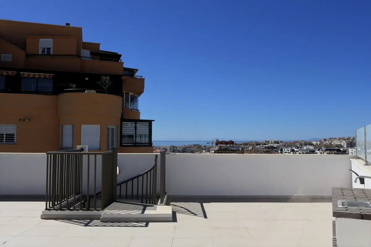 Penthouse for sale in Estepona — photo 1