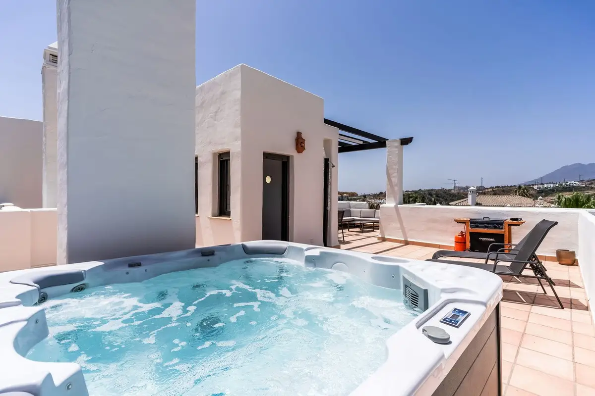 Penthouse for sale in Estepona — photo 1