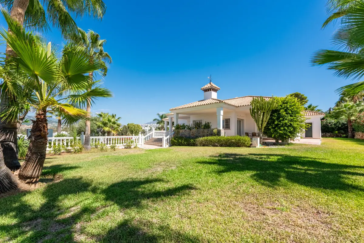 Detached Villa for sale in Atalaya — photo 1