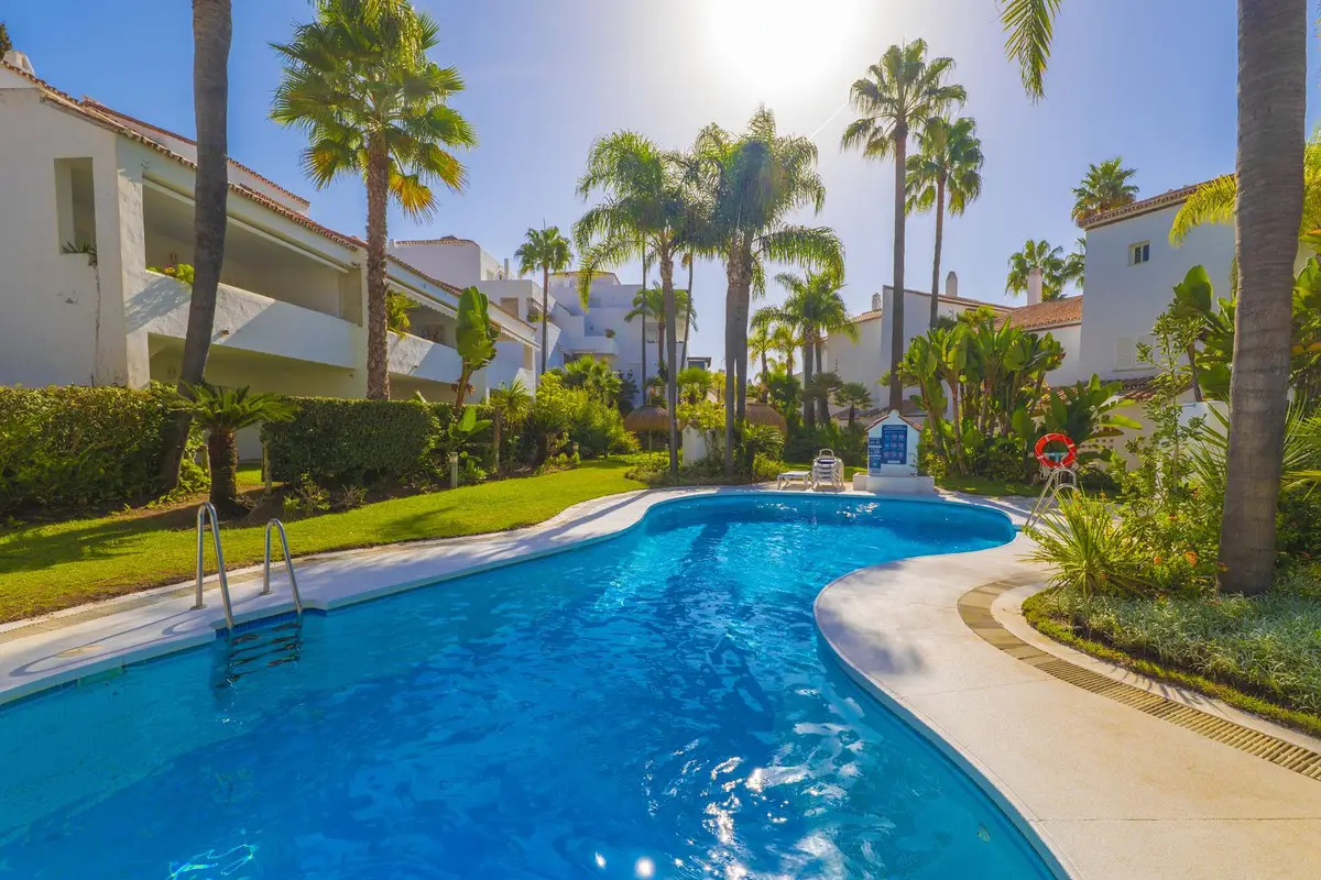 Townhouse for sale in Bahía de Marbella — photo 1