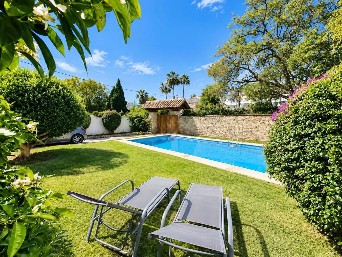 Semi-Detached House for sale in Nueva Andalucía — photo 1