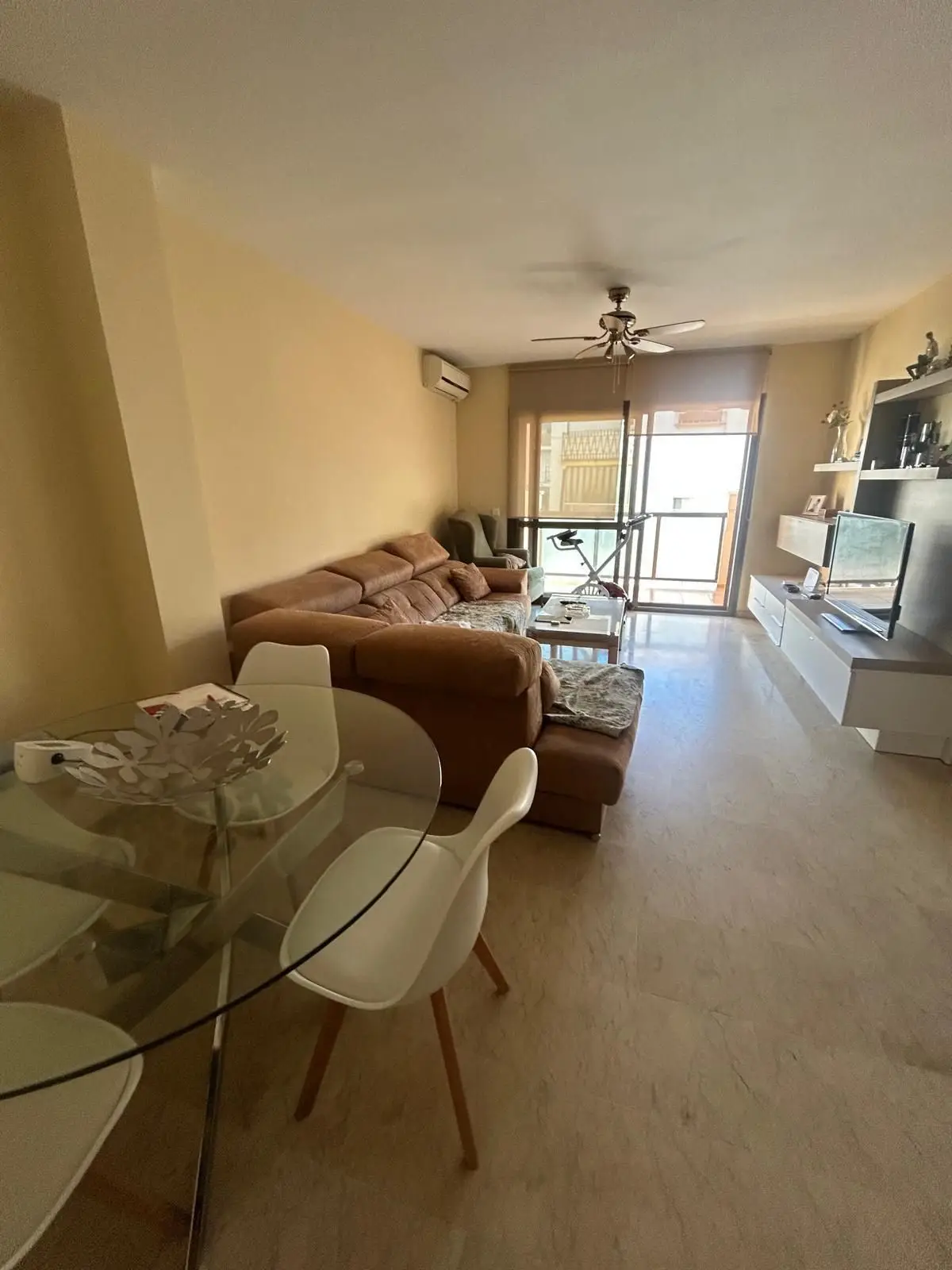 Apartamento en planta intermedia en venta en Estepona — foto 1