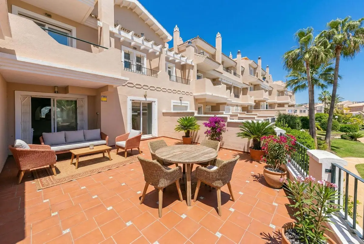Townhouse for sale in La Duquesa — photo 1