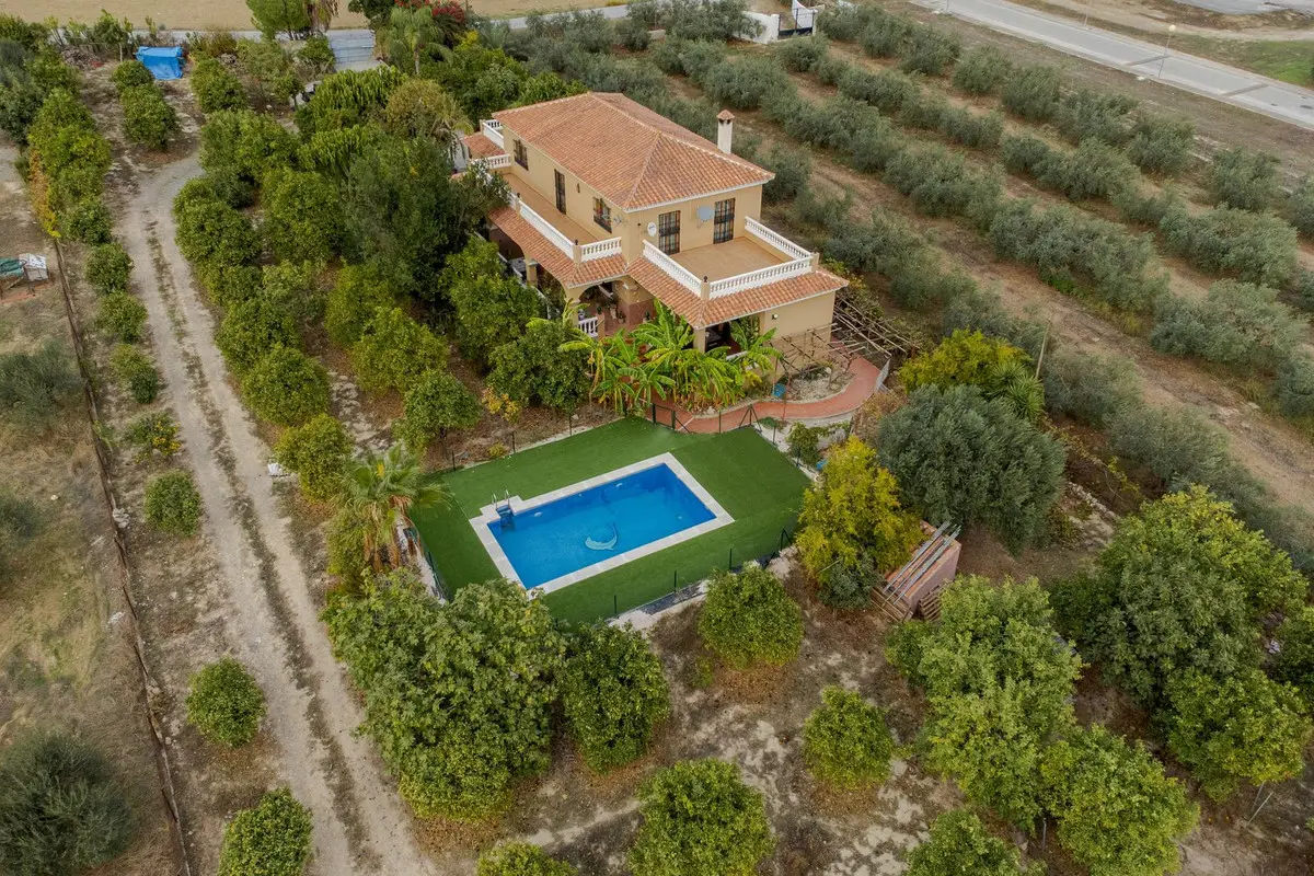 Detached Villa for sale in Alhaurín el Grande — photo 1