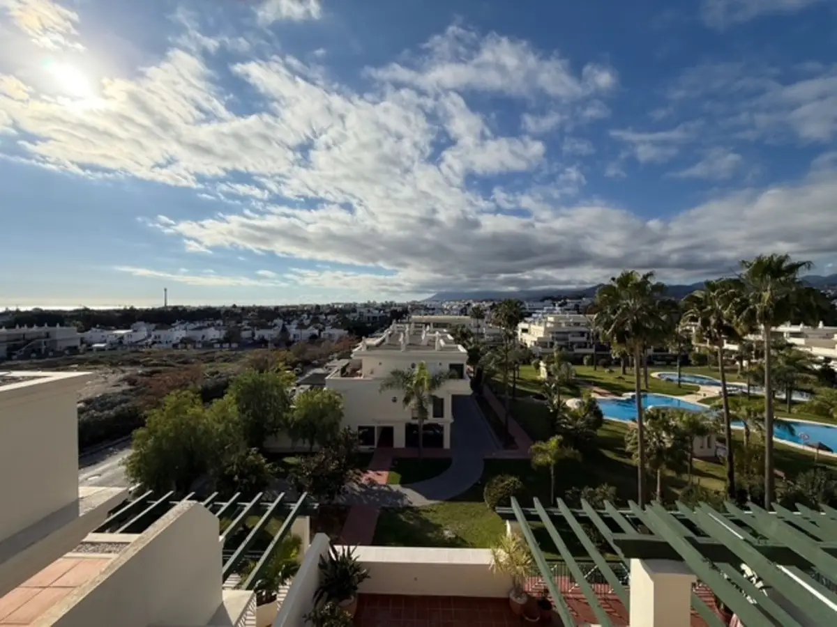 Penthouse for sale in Nueva Andalucía — photo 1