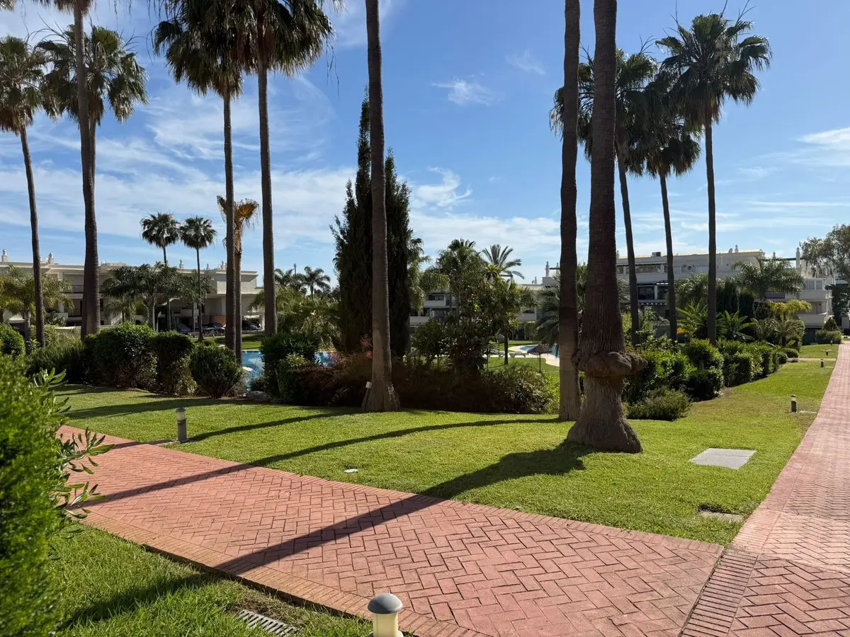 Ground Floor Apartment for sale in Nueva Andalucía — photo 1