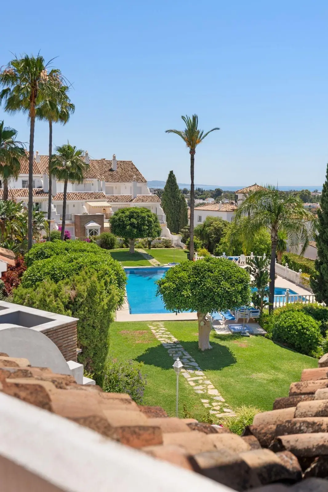 Townhouse for sale in Estepona — photo 1