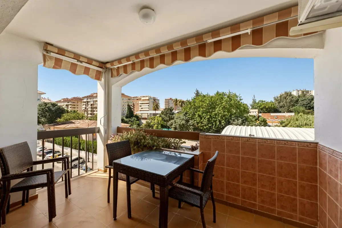Middle Floor Apartment for sale in Fuengirola — photo 1