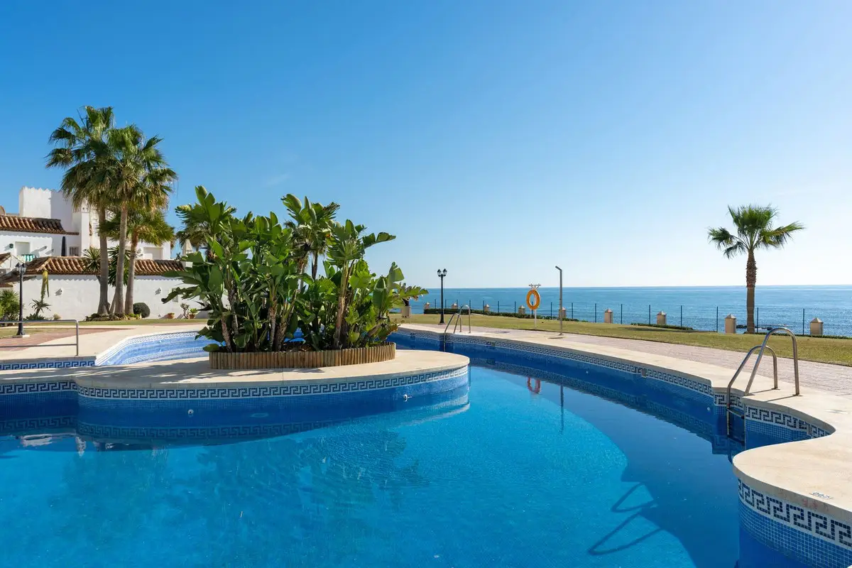 Penthouse for sale in Calahonda — photo 1