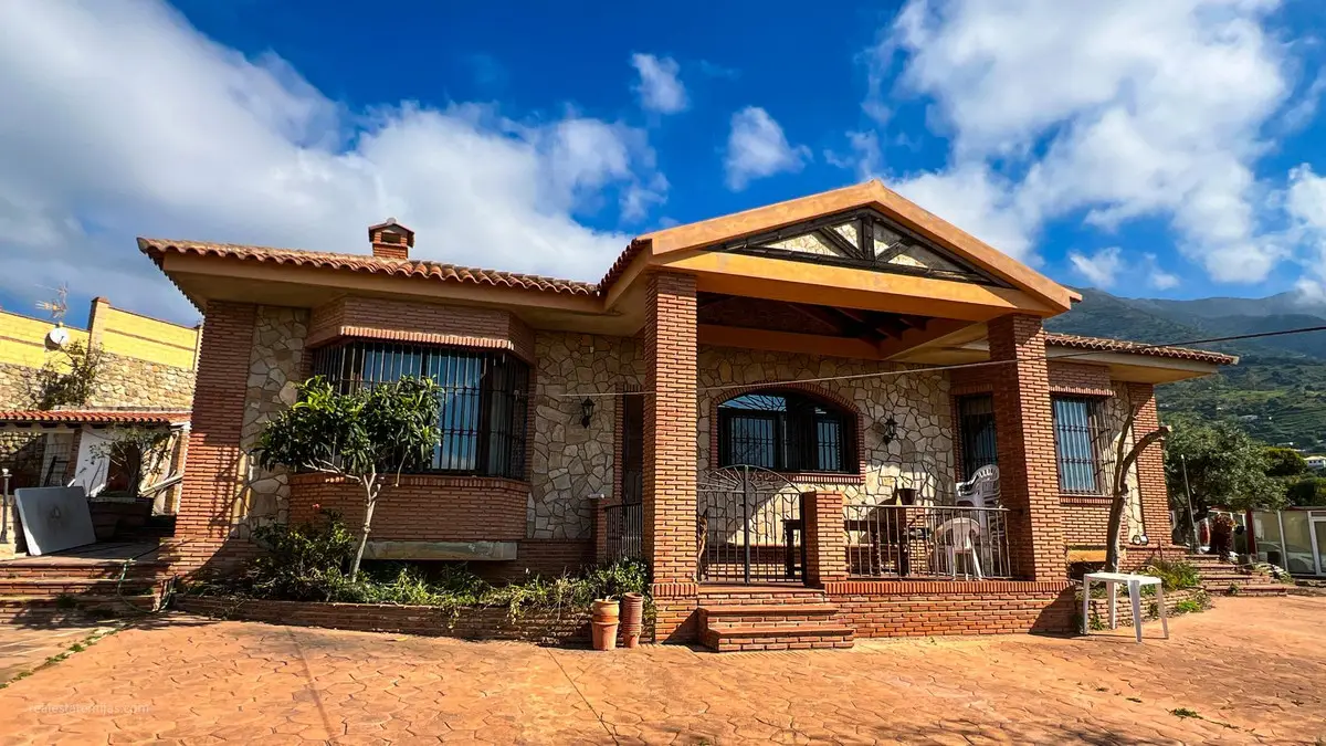 Detached Villa for sale in Valtocado — photo 1