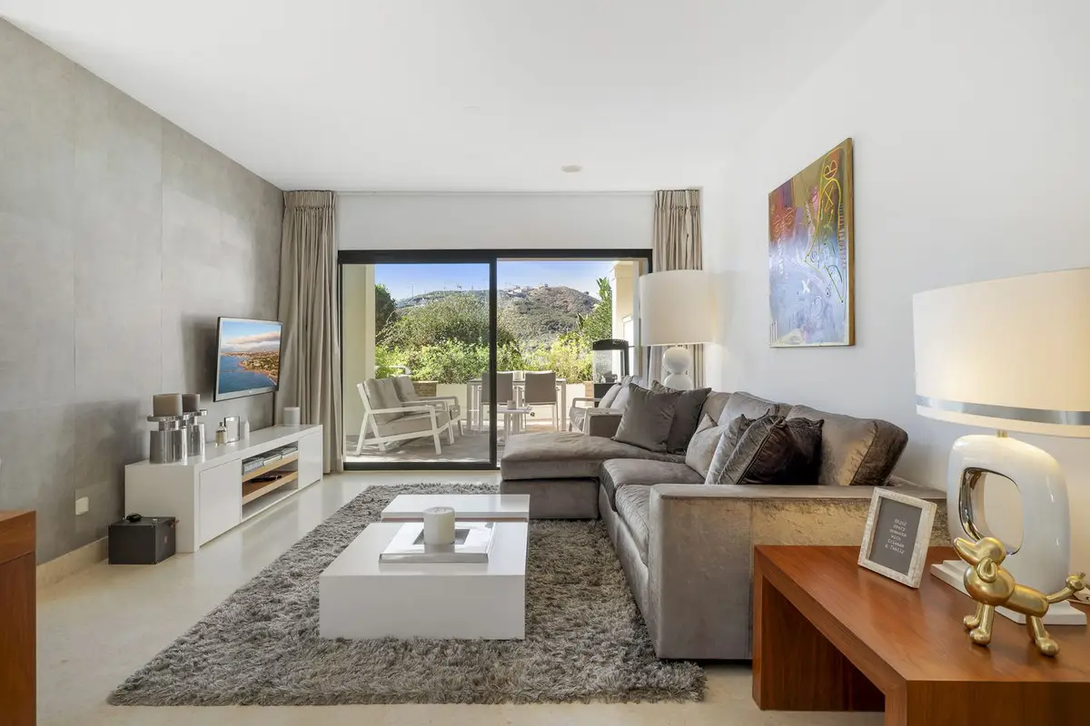 Ground Floor Apartment for sale in Benahavís — photo 1