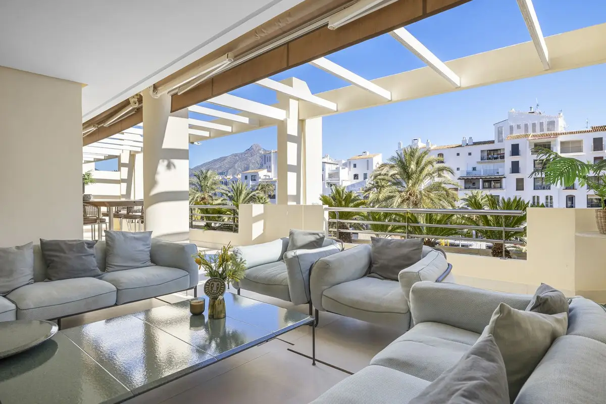 Middle Floor Apartment for sale in Puerto Banús — photo 1