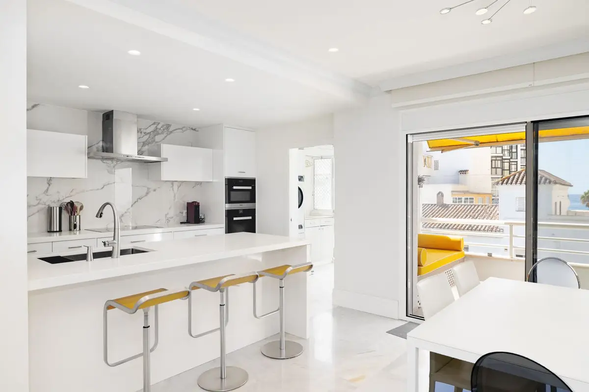 Middle Floor Apartment for sale in Marbella — photo 1