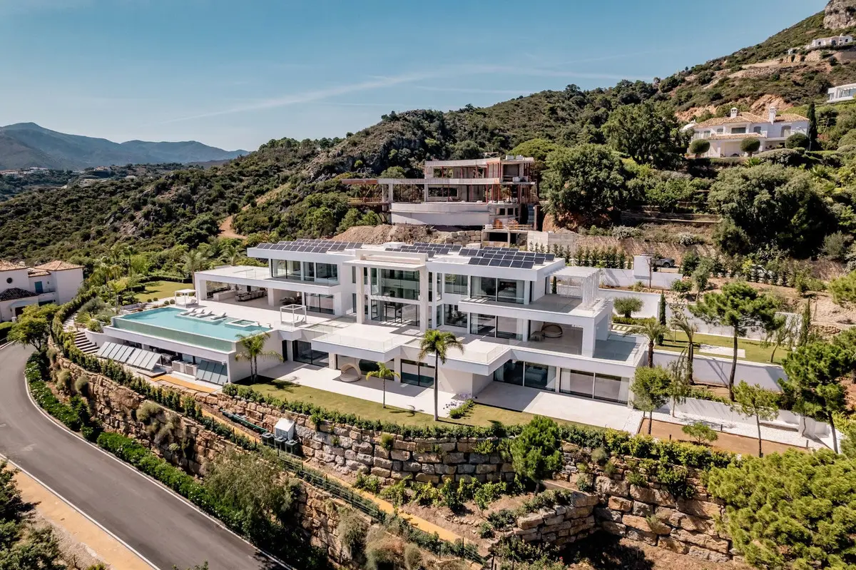 Detached Villa for sale in Benahavís — photo 1