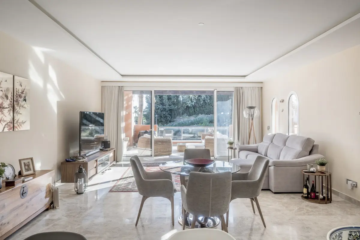 Middle Floor Apartment for sale in Nueva Andalucía — photo 1