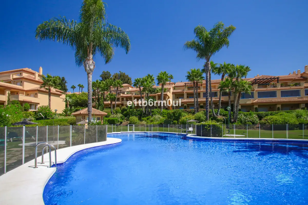 Ground Floor Apartment for sale in Nueva Andalucía — photo 1