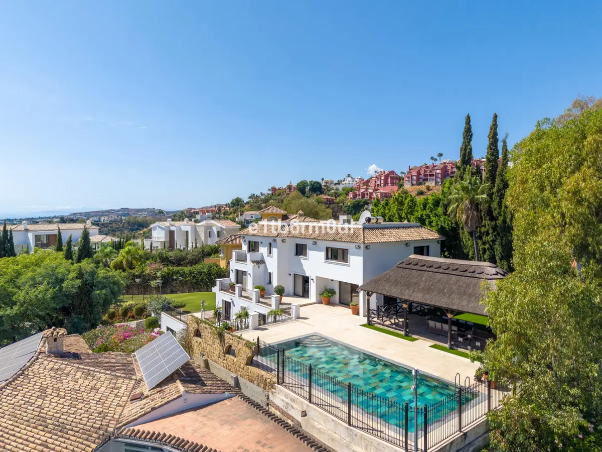 Detached Villa for sale in Benahavís — photo 1