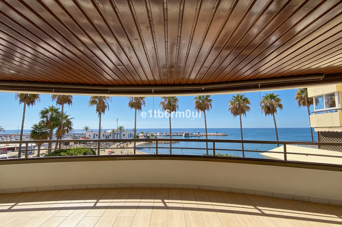 Middle Floor Apartment for sale in Marbella — photo 1