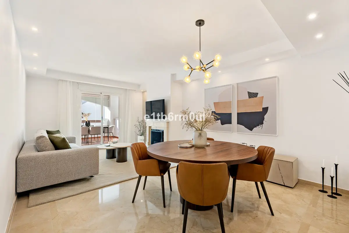 Middle Floor Apartment for sale in Nueva Andalucía — photo 1