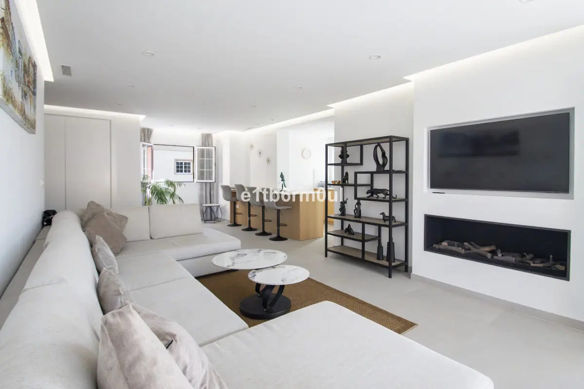 Middle Floor Apartment for sale in Nueva Andalucía — photo 1