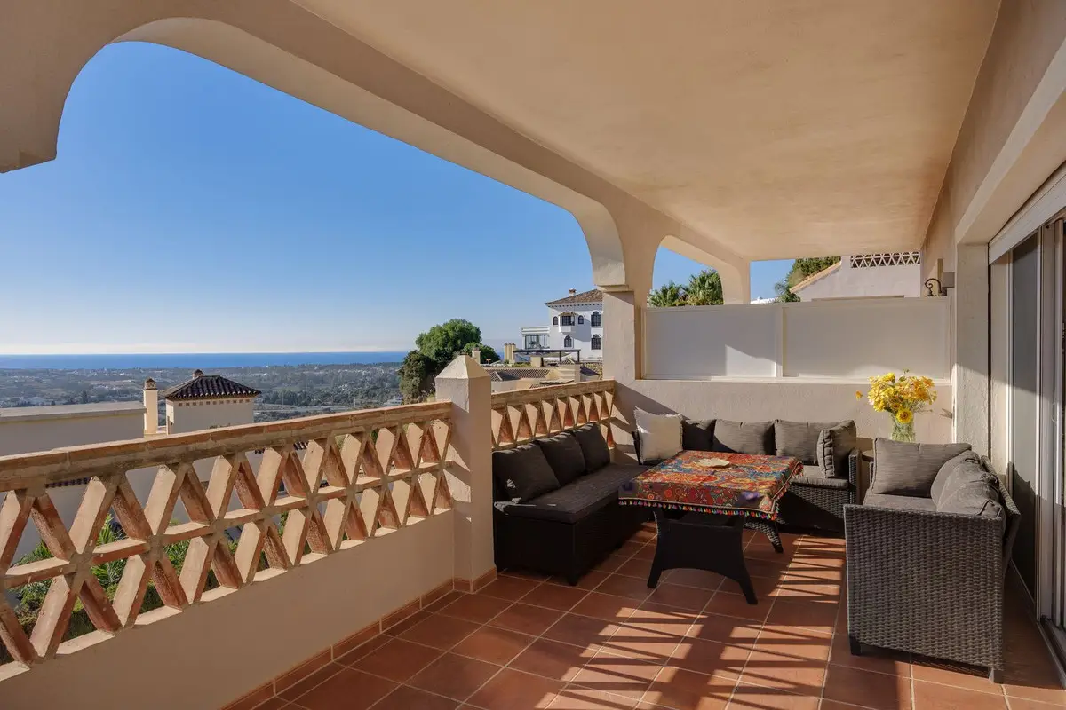 Middle Floor Apartment for sale in Los Almendros — photo 1