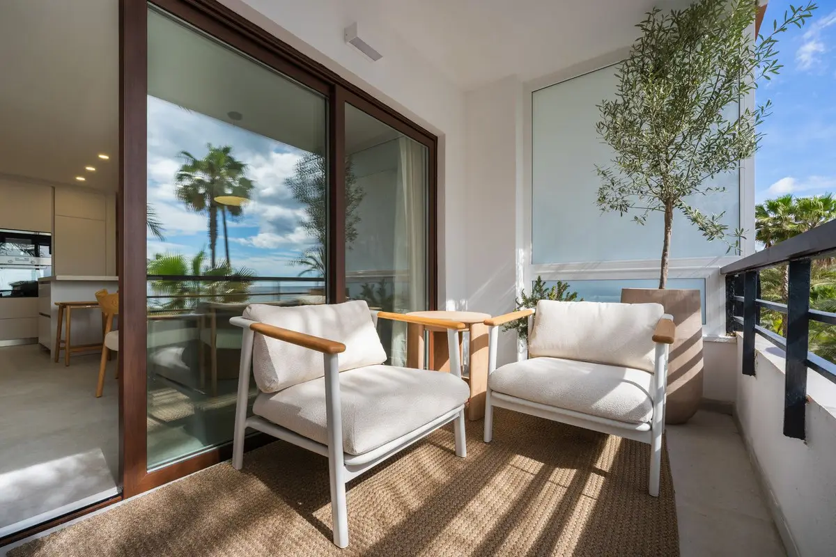 Middle Floor Apartment for sale in Estepona — photo 1