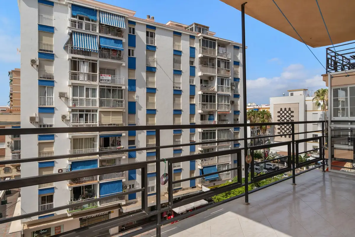 Middle Floor Apartment for sale in Fuengirola — photo 1