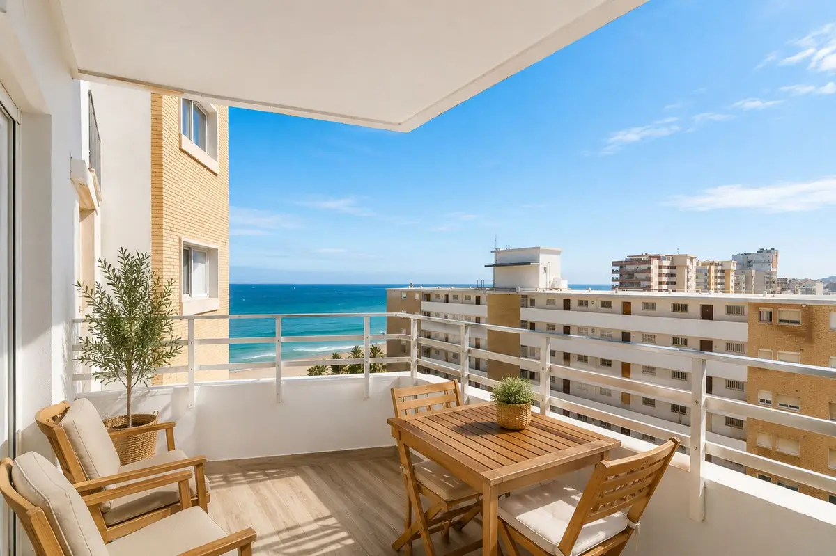 Middle Floor Apartment for sale in Fuengirola — photo 1
