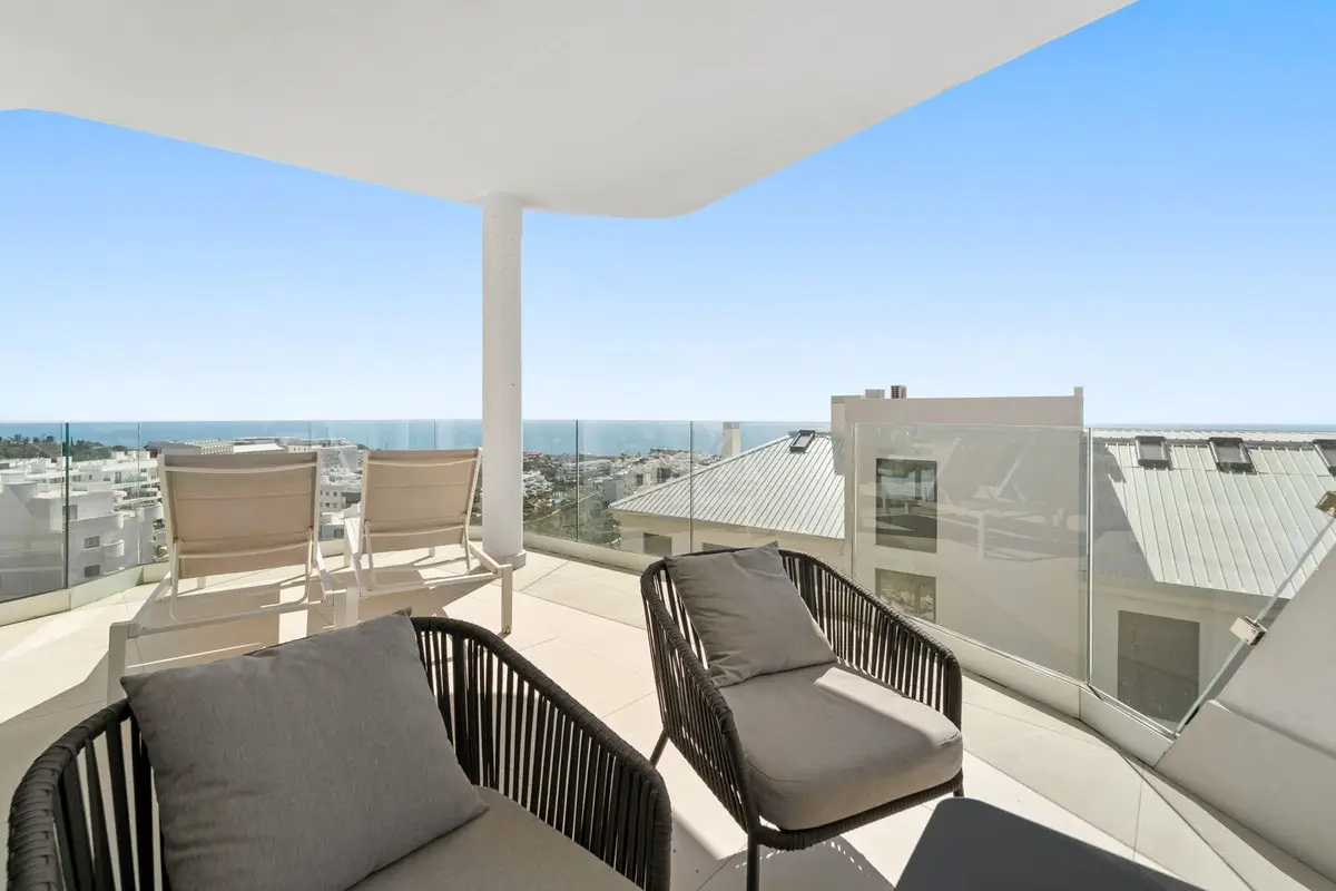 Middle Floor Apartment for sale in Fuengirola — photo 1