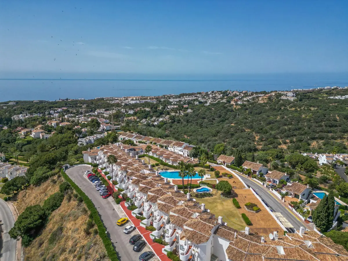 Penthouse for sale in Calahonda — photo 1