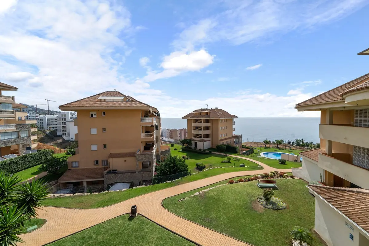 Middle Floor Apartment for sale in Fuengirola — photo 1