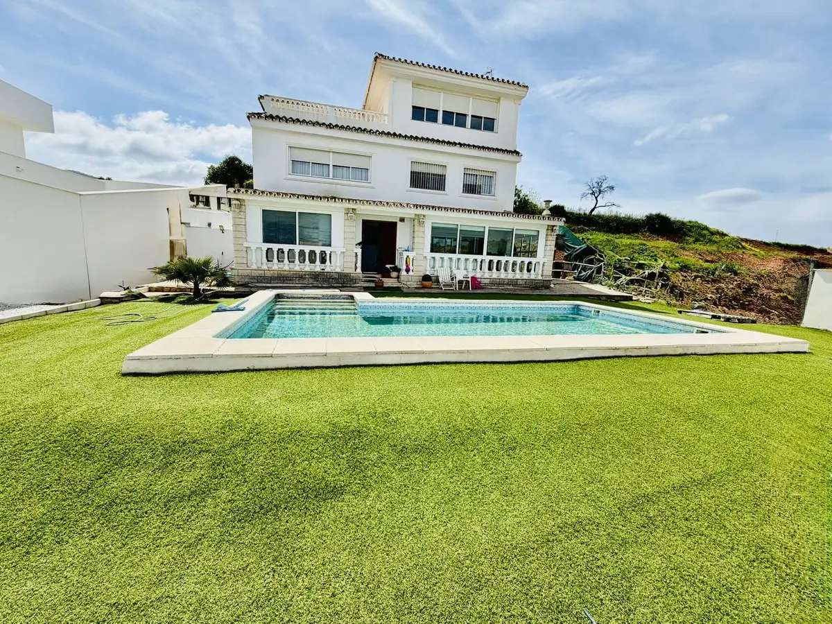 Detached Villa for sale in Alhaurín de la Torre — photo 1