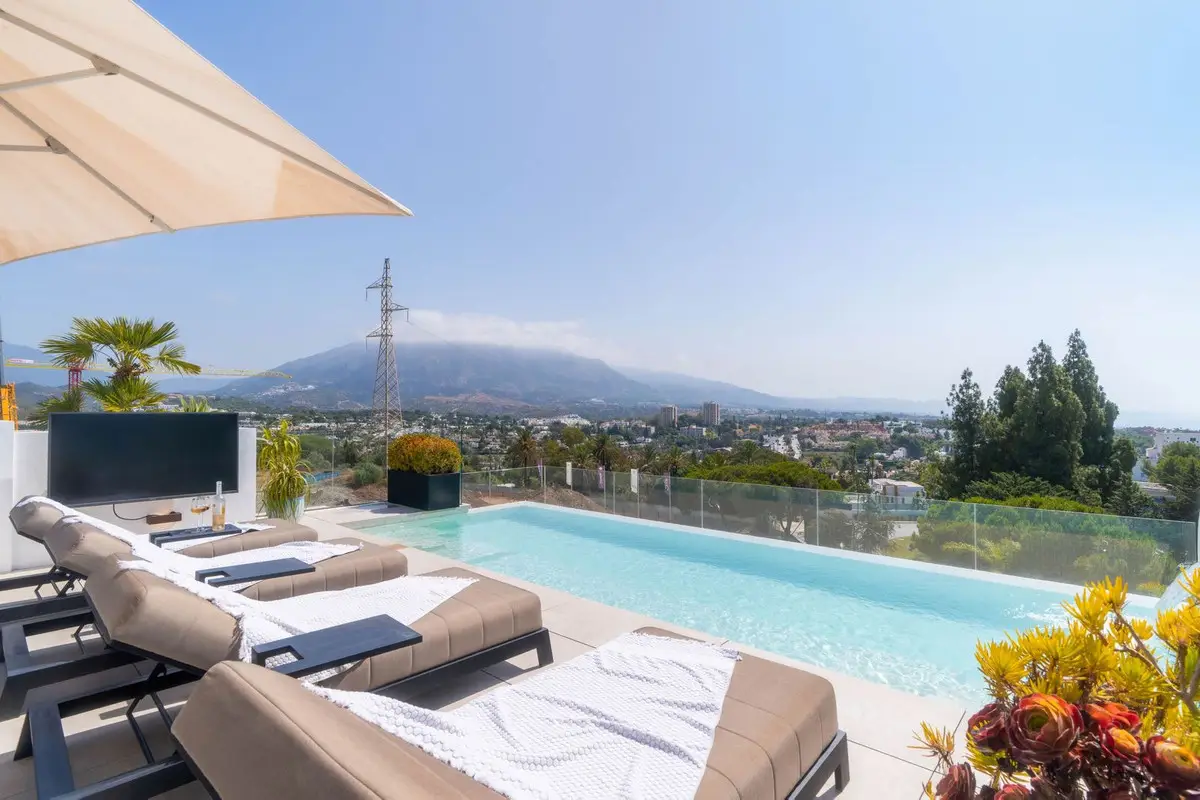 Detached Villa for sale in Nueva Andalucía — photo 1