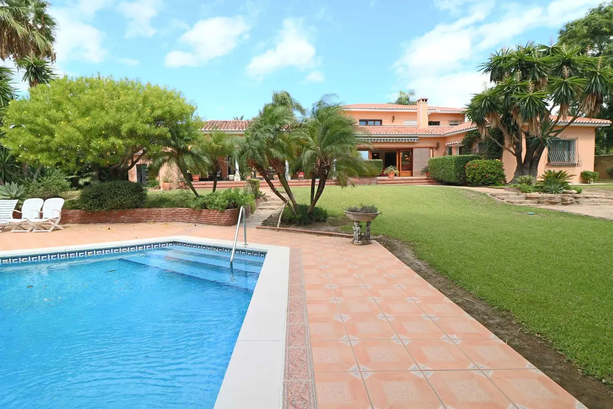 Detached Villa for sale in El Paraiso — photo 1