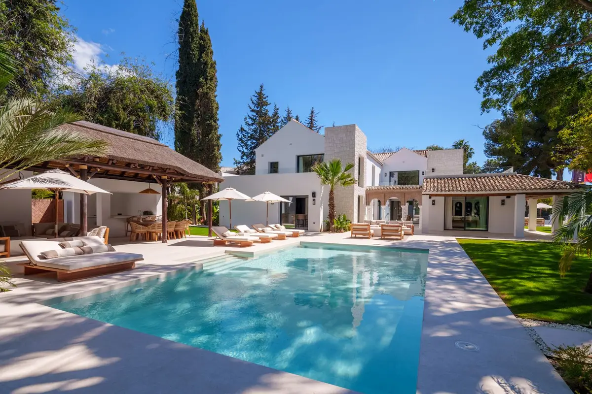 Detached Villa for sale in Nueva Andalucía — photo 1
