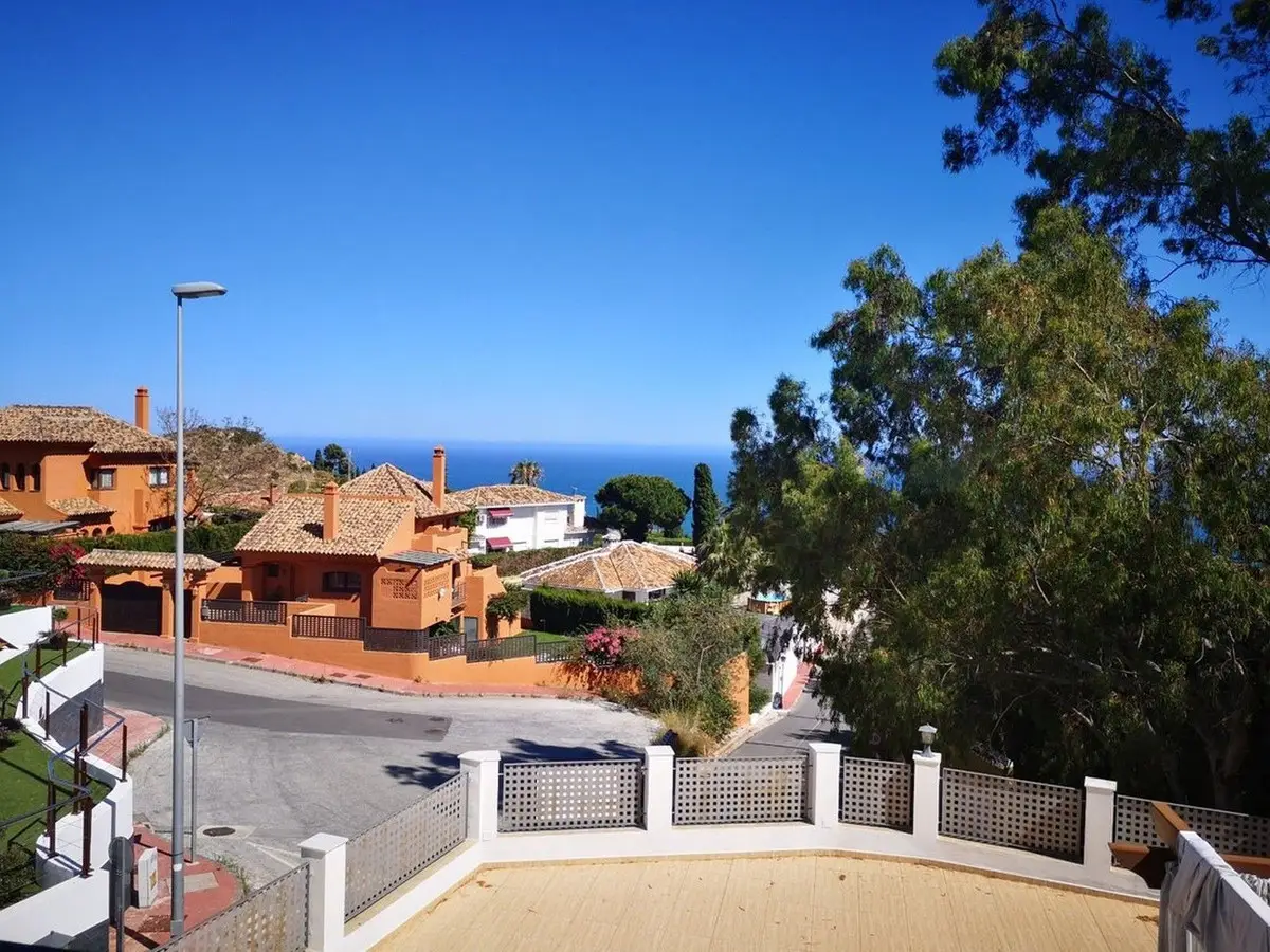 Semi-Detached House for sale in Benalmadena — photo 1