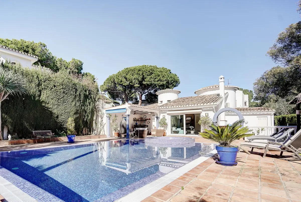 Detached Villa for sale in Calahonda — photo 1