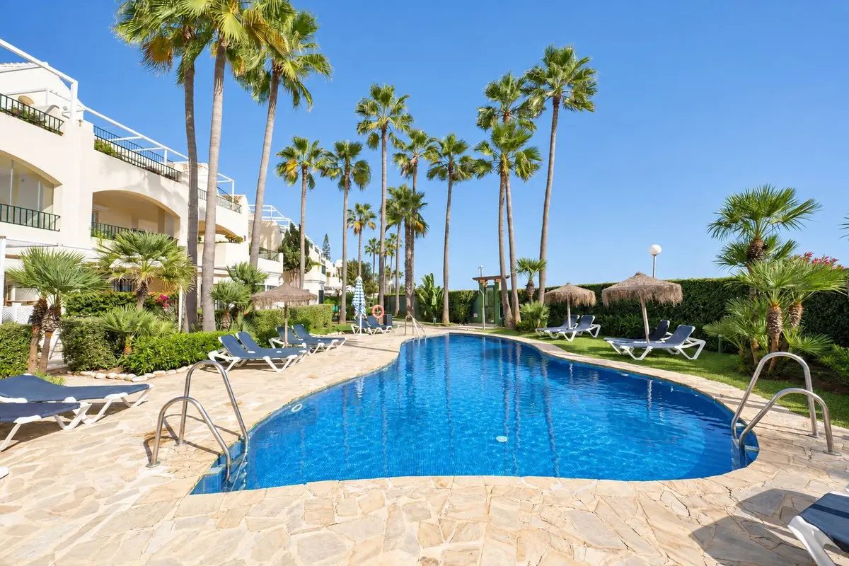 Ground Floor Apartment for sale in Elviria — photo 1