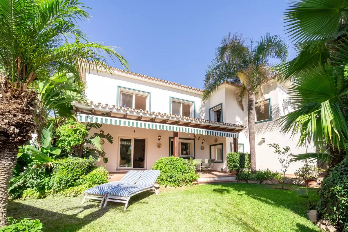 Detached Villa for sale in Marbesa — photo 1