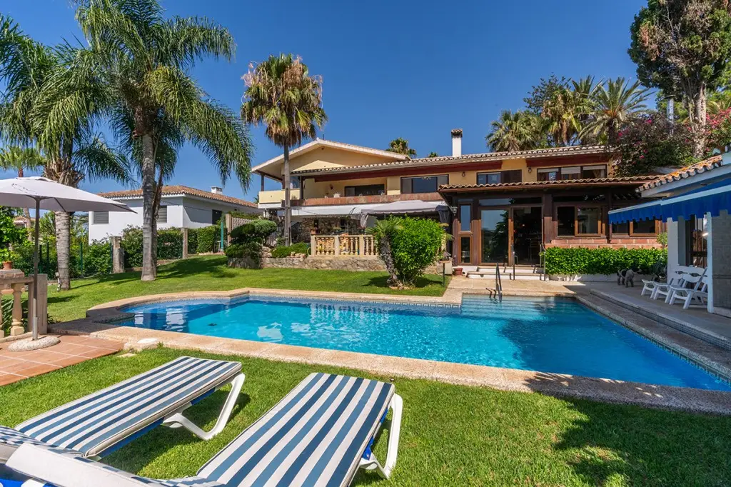 Detached Villa for sale in Marbesa — photo 1